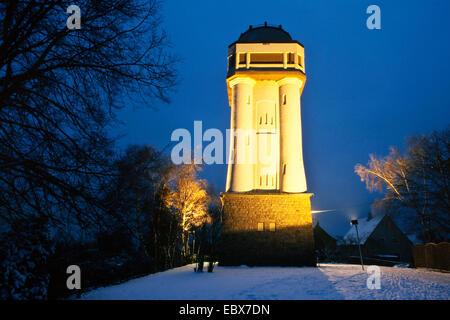 Water Tower Bommerholz al blue ora in inverno, in Germania, in Renania settentrionale-Vestfalia, la zona della Ruhr, Witten Foto Stock