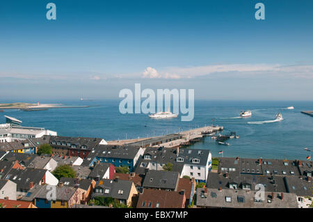 Vista sul villaggio e sul porto di Helgoland, Germania, Schleswig-Holstein, Isola di Helgoland Foto Stock