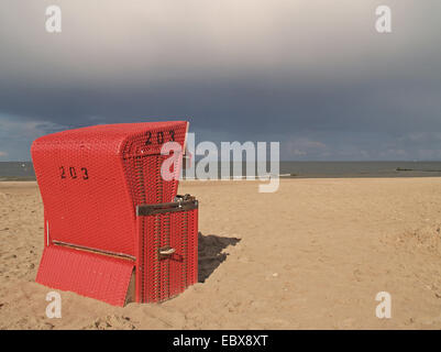 sedia di spiaggia rossa Foto Stock