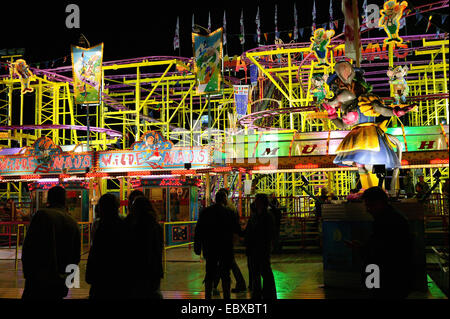 Oktoberfest a Monaco di notte, roller coaster, in Germania, in Baviera, Monaco di Baviera Foto Stock