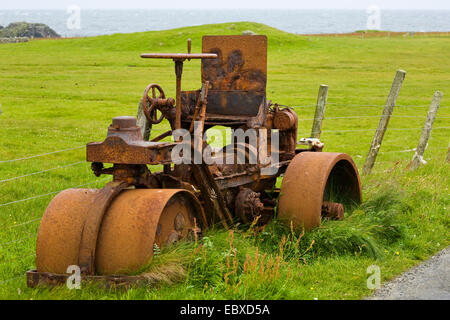 In disuso trattore arrugginito, Regno Unito, Scozia, isole Shetland, Fair Isle Foto Stock