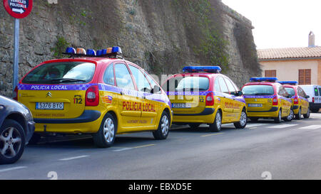 Parcheggio auto della polizia, Spagna, Balearen, Maiorca, Alcudia Foto Stock