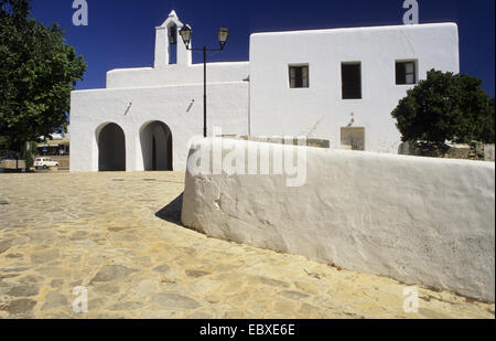 Tradizionale chiesa fortificata di Santa Agnese de Corona, Spagna, Balearen, Ibiza Foto Stock
