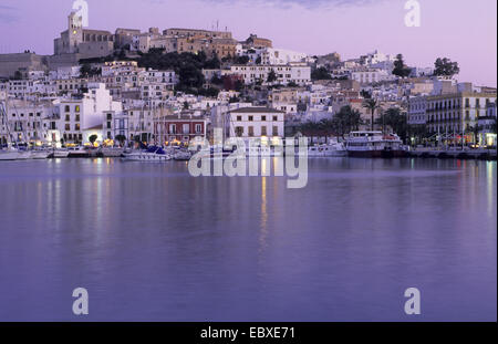 Dalt Vila, centro storico di Ibiza Eivissa o nella luce della sera, Spagna, Balearen, Ibiza Foto Stock