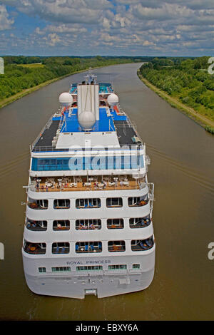 Crociera MV Royal Princess va sul canale di Kiel, Germania, Schleswig-Holstein Foto Stock