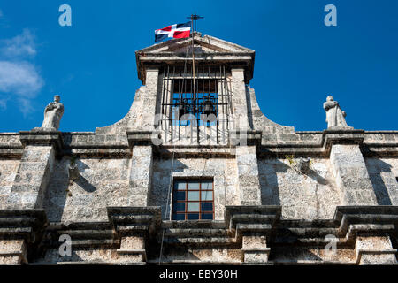 Dominikanische Republik, Santo Domingo, Zona Colonial, Calle Las Damas, ehemalige Jesuitenkirche (Panteon Nacional) Foto Stock