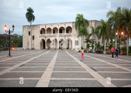 Dominikanische Republik, Santo Domingo, Zona Colonial, Plaza de la Hispanidad, Alcazar de Colon, Palast des 1.Vizekönigs Amerika Foto Stock