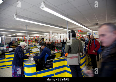 Supermercato Lidl in Battersea - London Regno Unito Foto Stock