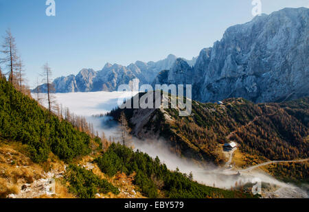 Wiev from Mojtrovka mountain a Vrsic e Kranjska Gora montagne Foto Stock