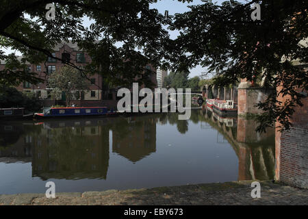 Sunny View, per ponti e Bridgewater Canal, Manchester congiunzione Sud viadotto attraversando Castlefield Canal Junction, Manchester Foto Stock