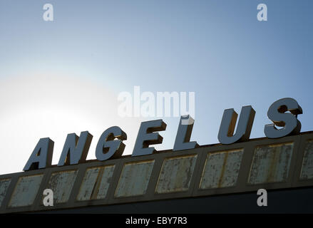 Los Angelus, California, Stati Uniti d'America. 4 Dic 2014. L Angelus funerali a casa di Los Angeles si trova a 3875 Crenshaw Blvd. © David Bro/ZUMA filo/Alamy Live News Foto Stock