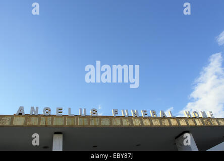 Los Angelus, California, Stati Uniti d'America. 5 Dic 2014. L Angelus funerali a casa di Los Angeles si trova a 3875 Crenshaw Blvd. © David Bro/ZUMA filo/Alamy Live News Foto Stock