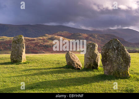 Megalitico pietre permanente facente parte di Castlerigg Stone Circle, Lake District, Cumbria, Inghilterra. In autunno (Novembre) 2014. Foto Stock