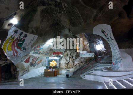 Dipinti murali all'interno di Perak tempio nella grotta di Ipoh, Perak Foto Stock