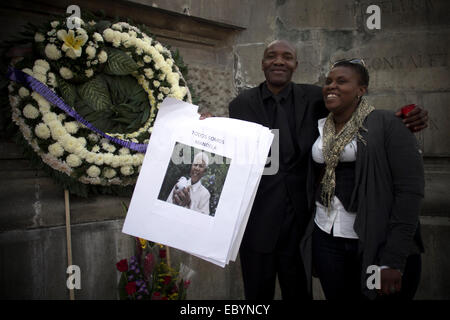 Città del Messico. 5 Dic 2014. Popolo africano che vive in Messico prendere parte a una cerimonia che segna il primo anniversario di Nelson Mandela passa lontano, a Città del Messico, capitale del Messico il 5 dicembre, 2014. Credito: Alejandro Ayala/Xinhua/Alamy Live News Foto Stock