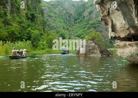 Crociera sul Fiume Boi, Tam Coc, Vietnam Foto Stock