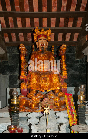 All'interno di Thai Vi tempio vicino Tam Coc, Vietnam Foto Stock