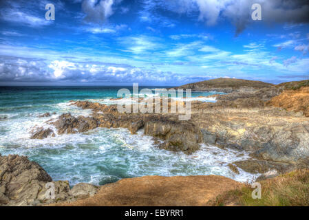 Costa di Newquay Cornwall Inghilterra UK a poco Fistral e Nun Cove in HDR Foto Stock