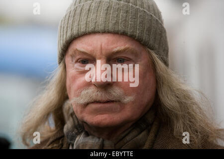 Derek Jacobi, che interpreta la parte di Charles Dickens e il barbone in "l'enigma" Foto Stock