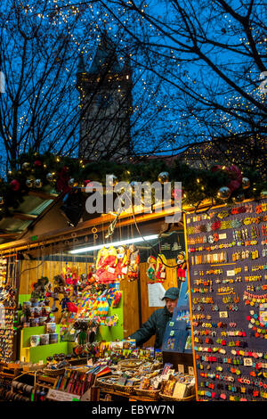 Mercato Natalizio di Praga Piazza della Città Vecchia di stallo Repubblica Ceca Foto Stock