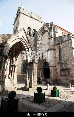 Nossa Senhora da Oliveira chiesa di Guimaraes, Portogallo. Foto Stock
