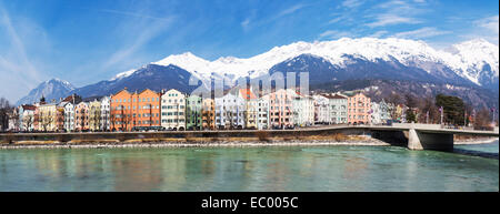 Innsbruck, capitale dell'Austria con il fiume Inn Foto Stock