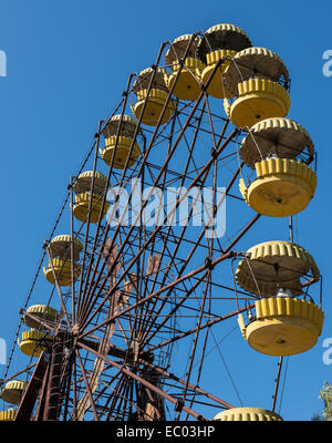 Ruota panoramica nel parco di divertimenti nel parco della città di pripjat città abbandonate Chernobyl Zona di esclusione, Ucraina Foto Stock