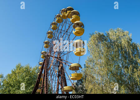 Ruota panoramica nel parco di divertimenti nel parco della città di pripjat città abbandonate Chernobyl Zona di esclusione, Ucraina Foto Stock