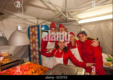 Torino Piemonte, Italia. 06 dic 2014. "Strada parata alimentare '-Team di 'Frittò' Credit: Davvero Facile Star/Alamy Live News Foto Stock