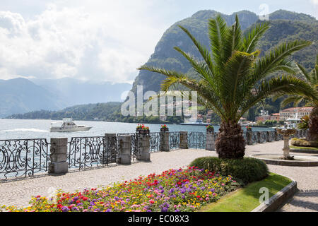 Passeggiata a Menaggio sul lago di Como, Italia Foto Stock