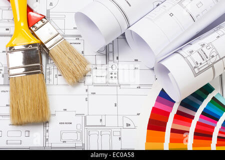 Una casa nuova pittura, scegliere i colori per le pareti Foto Stock