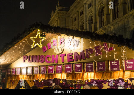 Villaggio di Natale, il Mercatino di Natale a Vienna in Austria Vienna Foto Stock