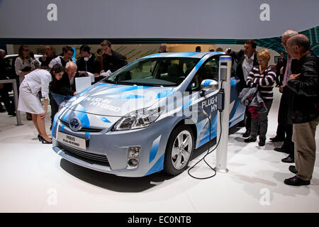 Ginevra - Marzo 8: La Toyota Prius Plug-in hybrid anteprima sul display del 81st International Motor Show Palexpo-Geneva di Marc Foto Stock