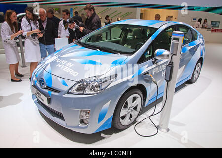 Ginevra - Marzo 8: La Toyota Prius Plug-in hybrid anteprima sul display del 81st International Motor Show Palexpo-Geneva di Marc Foto Stock