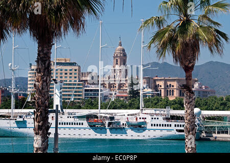 Malaga ( Nuova - Moderno ) Port Harbour Barca nave nave Foto Stock