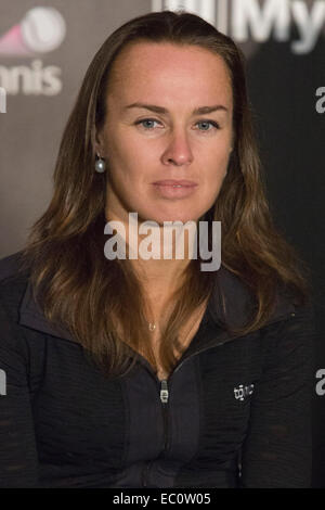 Londra, Regno Unito. 7 dicembre 2014. Ex giocatore di tennis Martina Hingis. Conferenza stampa guidato da Billie Jean King e Sir Elton John davanti a le partite di tennis del ventiduesimo Mylan World Team Tennis Smash Hits presso la Royal Albert Hall di Londra. I partecipanti agli eventi includono Andy Roddick, Tim Henman, Kim Clijsters, Sabine LISICKI, John McEnroe, Jamie Murray, Heather Watson e Martina Hingis. La manifestazione raccoglie fondi per la Elton John Aids Foundation (EJAF). La manifestazione si svolge durante la Statoil Masters di tennis. Credito: Nick Savage/Alamy Live News Foto Stock