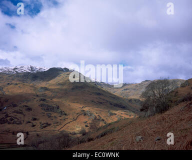 Tarn rupe alta e sollevare da Easedale Grasmere Lake District Cumbria Inghilterra England Foto Stock