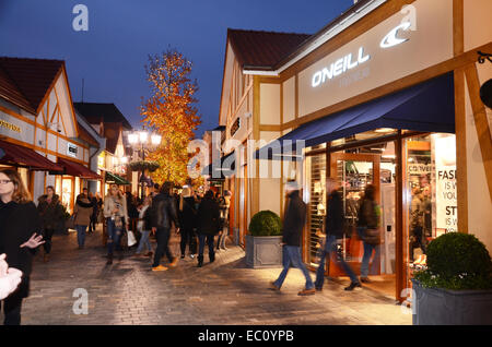 Shopping a McArthur Glen DOC, Roermond Paesi Bassi Foto Stock