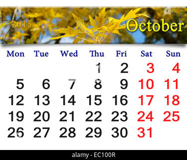 Calendario per il mese di ottobre del 2015 con il nastro di foglie di giallo Foto Stock