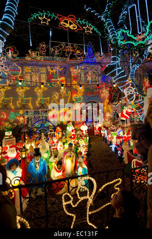 Alex Goodhind natale decorazione casa in Melksham,Wiltshire,UK.200.000 luci illuminano la proprietà ogni xmas.a Foto Stock