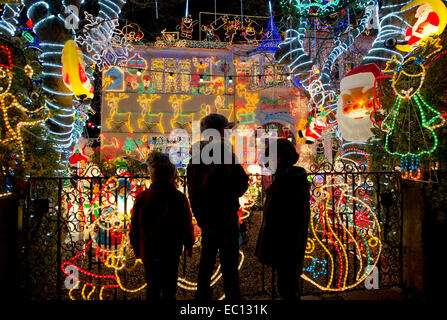 Alex Goodhind natale decorazione casa in Melksham,Wiltshire,UK.200.000 luci illuminano la proprietà ogni xmas.a Foto Stock