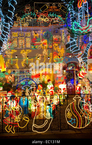 Alex Goodhind natale decorazione casa in Melksham,Wiltshire,UK.200.000 luci illuminano la proprietà ogni xmas.a Foto Stock