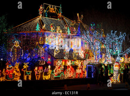 Alex Goodhind natale decorazione casa in Melksham,Wiltshire,UK.200.000 luci illuminano la proprietà ogni xmas.a Foto Stock