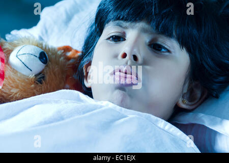 Indian bel bambino dorme Foto Stock