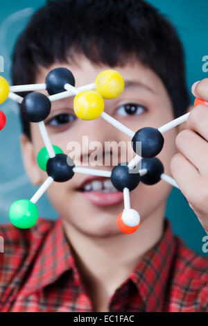 1 Indian School bambino ragazzo Student Lab ricerca Foto Stock