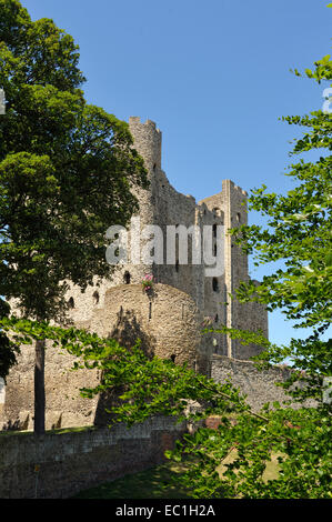 Rochester Castle, Kent, sul fiume Medway, vicino a casa del romanziere, Charles Dickens, descritto da Mr Jingle in The Pickwick Papers: Foto Stock