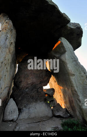 Kit di Coty House, neolitica chambered long barrow / dolmen almeno dal 3500 A.C.; pietra rettangolare camera di sepoltura; all'esterno Foto Stock