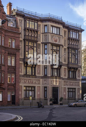 Royal College di organisti, edificio occupato fino a 199a, di fronte al Royal Albert Hall. L'RCO è stata fondata come il College di organisti nel 1864 da Richard Limpus, l'organista di St Michael, Cornhill nella città di Londra e ha ricevuto il suo Royal Charter nel 1893. Nel 1903 è stato offerto un 99-anno in leasing presso peppe affittare su un notevole edificio progettato dall'architetto H. H. Cole in Kensington Gore, West London. Foto Stock