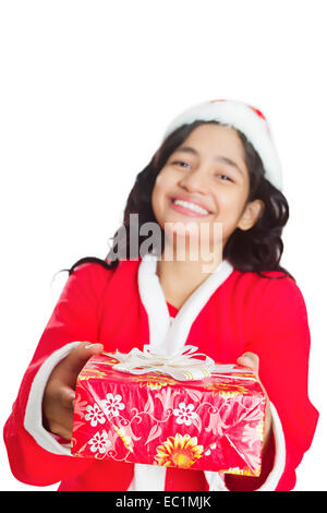 Una ragazza indiana di Natale regalo del Festival Foto Stock