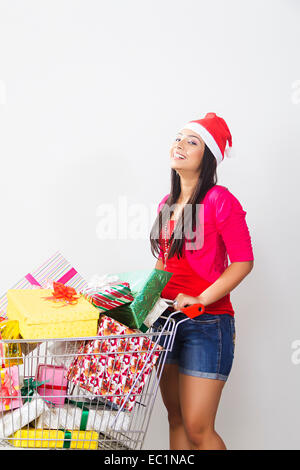 Una signora indiana Festival natalizio dono dello shopping Foto Stock